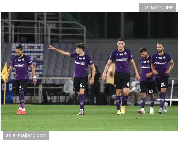 佛罗伦萨vs维罗纳半场0-0,客队极致的低位防守让主队进攻受阻 佛罗伦萨vs维罗纳半场0-0,客队极致的低位防守让主队进攻受阻