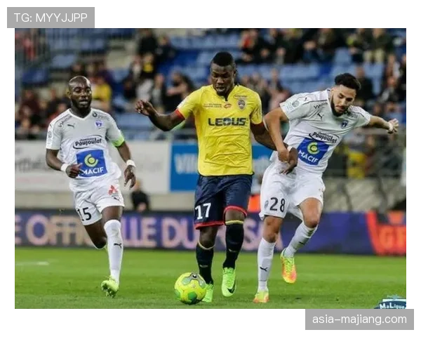 特写:致敬传奇,南特主场为前队长图拉姆举行简短纪念仪式 特写:致敬传奇,南特主场为前队长图拉姆举行简短纪念仪式